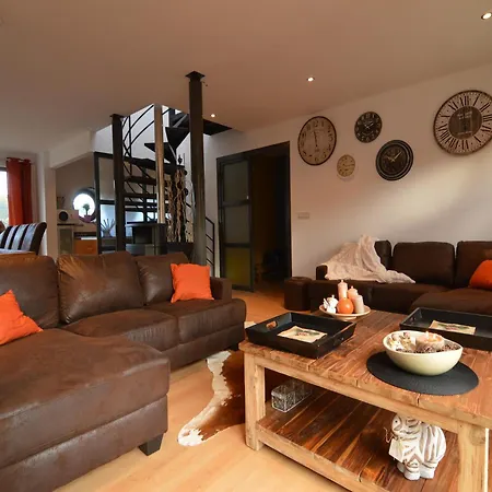 בית נופש In With Private Pool *