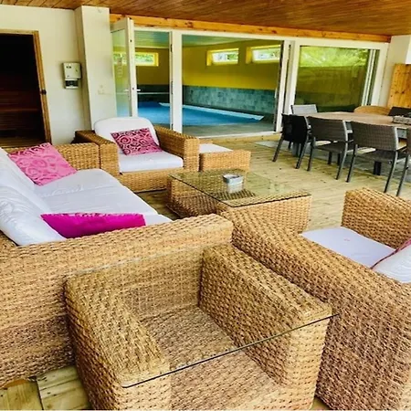 בית נופש In With Private Pool
